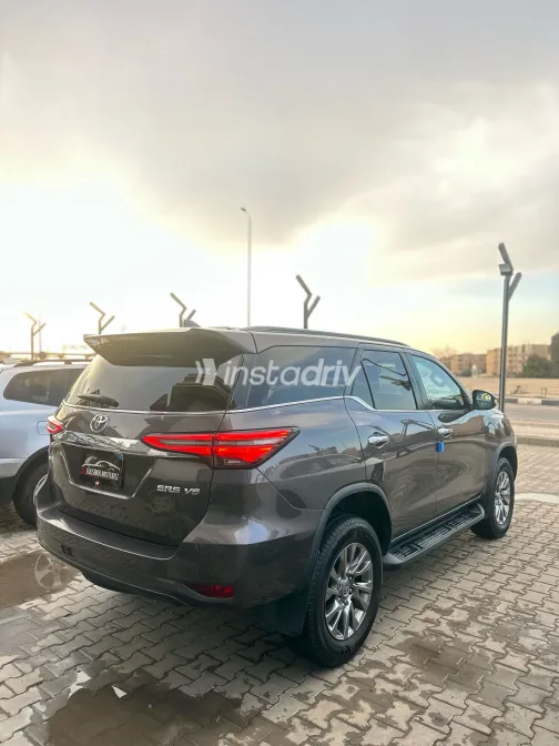 تويوتا فورتشنر 2022 أبيض مستعملة للبيع - 5