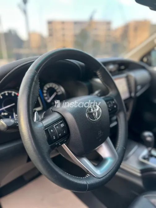 تويوتا فورتشنر 2022 أبيض مستعملة للبيع - 6