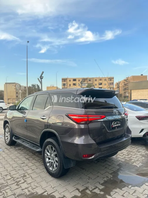 تويوتا فورتشنر 2022 أبيض مستعملة للبيع - 9