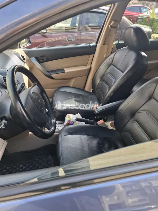 شيفروليه افيو 2016 أبيض مستعملة للبيع - 2