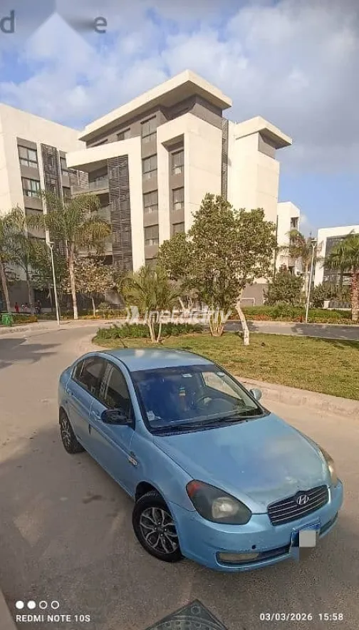 هيونداي اكسنت 2010 أزرق غامق مستعملة للبيع - 1