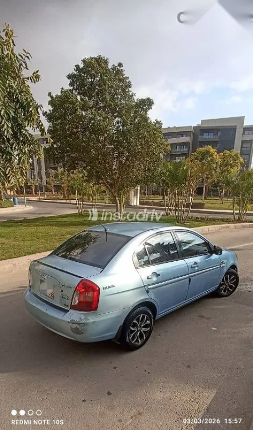هيونداي اكسنت 2010 أزرق غامق مستعملة للبيع - 2