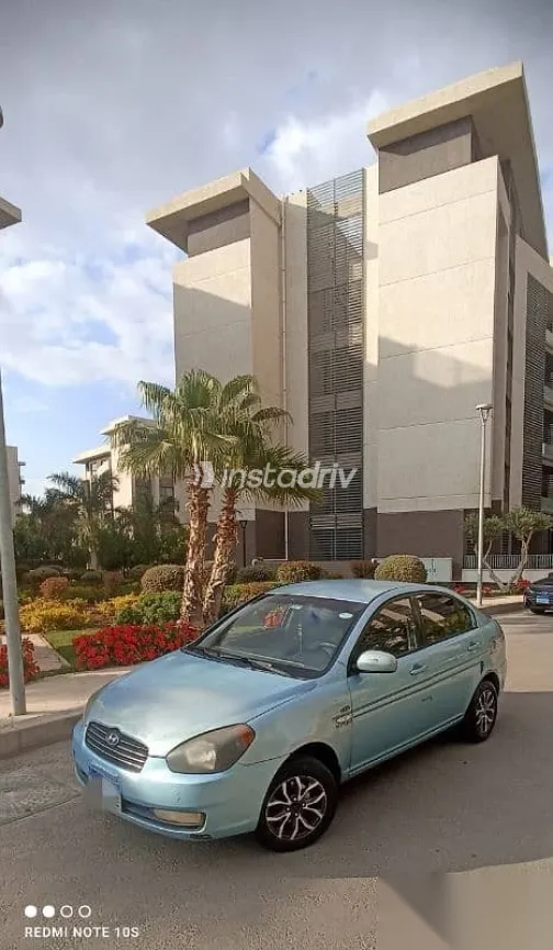 هيونداي اكسنت 2010 أزرق غامق مستعملة للبيع - 4