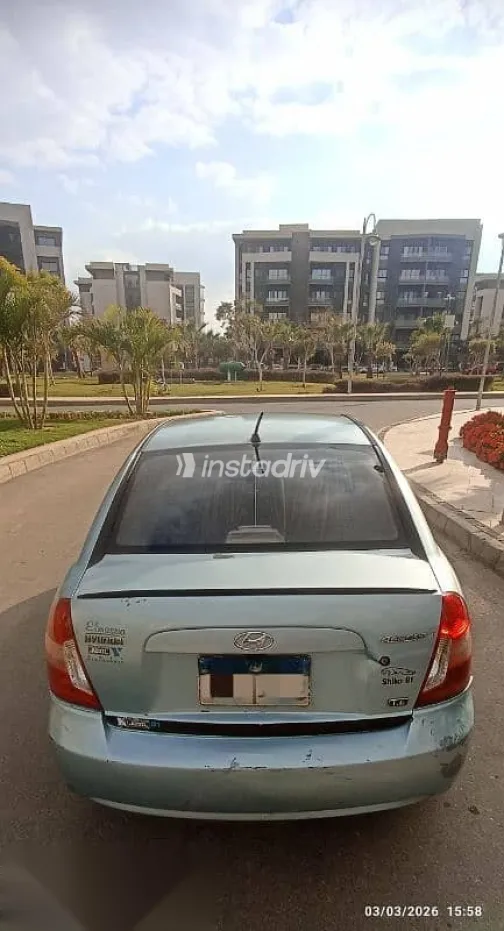 هيونداي اكسنت 2010 أزرق غامق مستعملة للبيع - 6