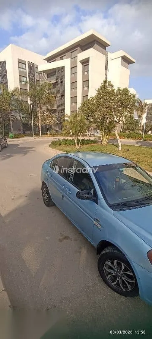 هيونداي اكسنت 2010 أزرق غامق مستعملة للبيع - 7