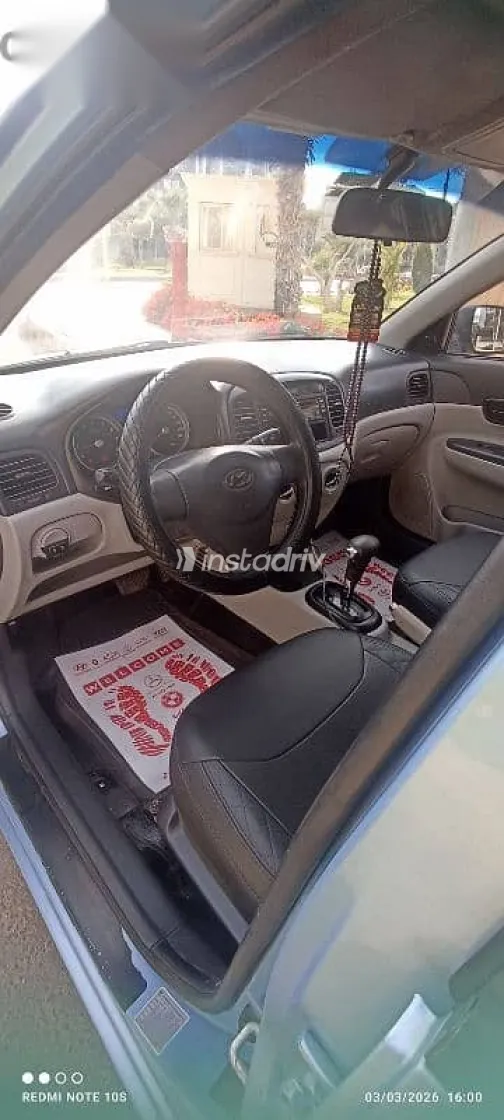 هيونداي اكسنت 2010 أزرق غامق مستعملة للبيع - 8