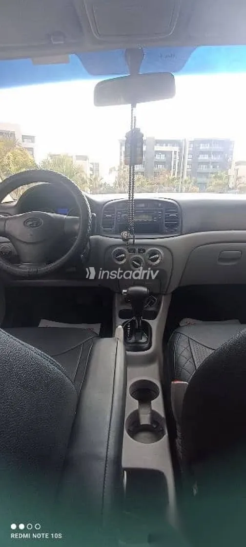 هيونداي اكسنت 2010 أزرق غامق مستعملة للبيع - 9