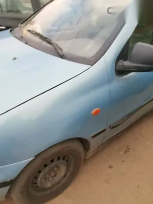 فيات سينا 2002 أزرق غامق مستعملة للبيع