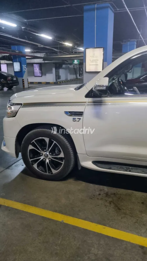 تويوتا لاند كروزر 2021 أبيض مستعملة للبيع - 3