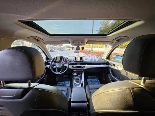 اودي A4 2019 أزرق غامق مستعملة للبيع - 3