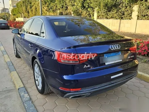 اودي A4 2019 أزرق غامق مستعملة للبيع - 4