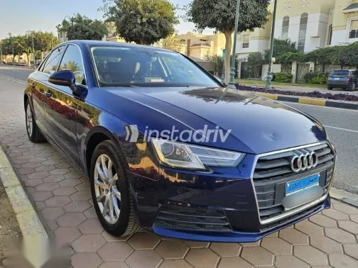 اودي A4 2019 أزرق غامق مستعملة للبيع - 6