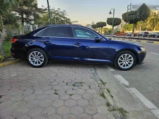 اودي A4 2019 أزرق غامق مستعملة للبيع