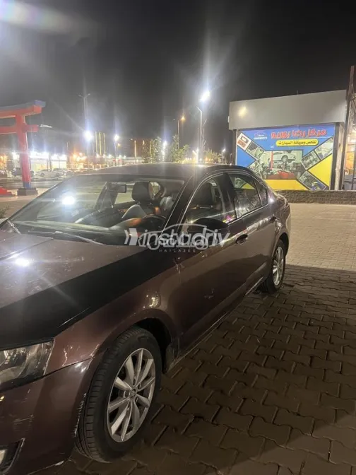 سكودا اوكتافيا A7 2015 موكا مستعملة للبيع - 2