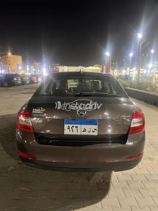 سكودا اوكتافيا A7 2015 موكا مستعملة للبيع - 3
