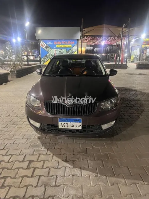سكودا اوكتافيا A7 2015 موكا مستعملة للبيع - 4