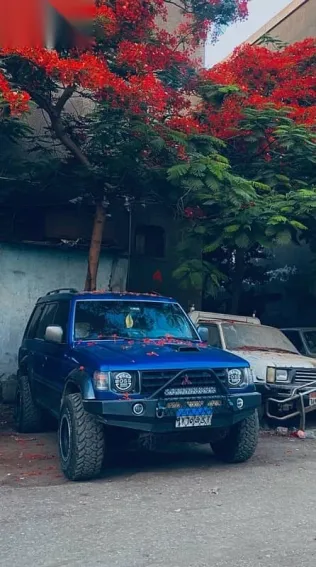 ميتسوبيشي باجيرو 1997 أزرق غامق مستعملة للبيع