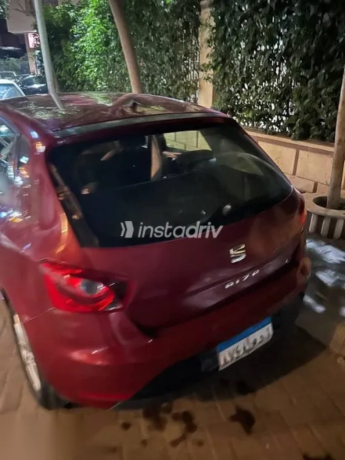 سيات ابيزا 2014 أحمر مستعملة للبيع - 1