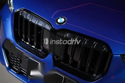 بي ام دبليو X1 2025 أزرق غامق مستعملة للبيع - 3