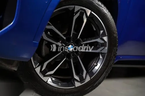 بي ام دبليو X1 2025 أزرق غامق مستعملة للبيع - 4