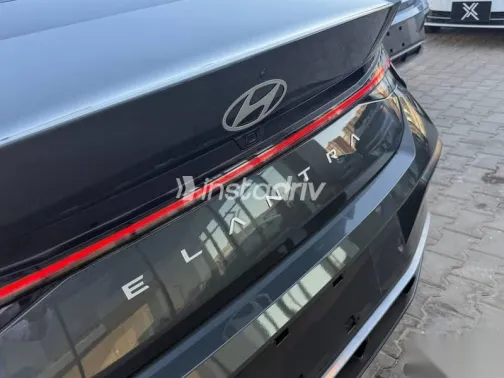 هيونداي إلنترا 2025 رمادي جديدة للبيع - 3