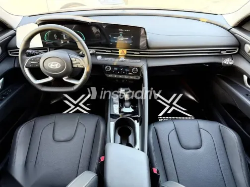 هيونداي إلنترا 2025 رمادي جديدة للبيع - 6