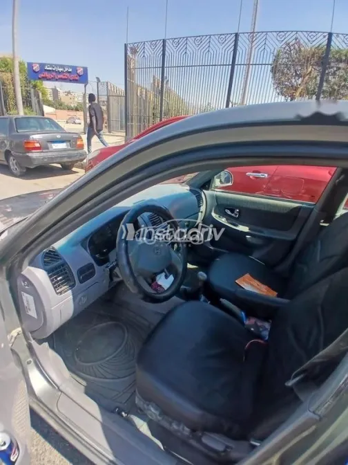 هيونداي فيرنا 2013 رمادي غامق مستعملة للبيع - 1