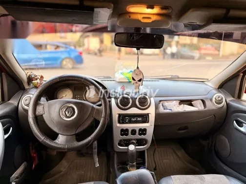 Renault Logan 2010 Red Used for Sale - 5