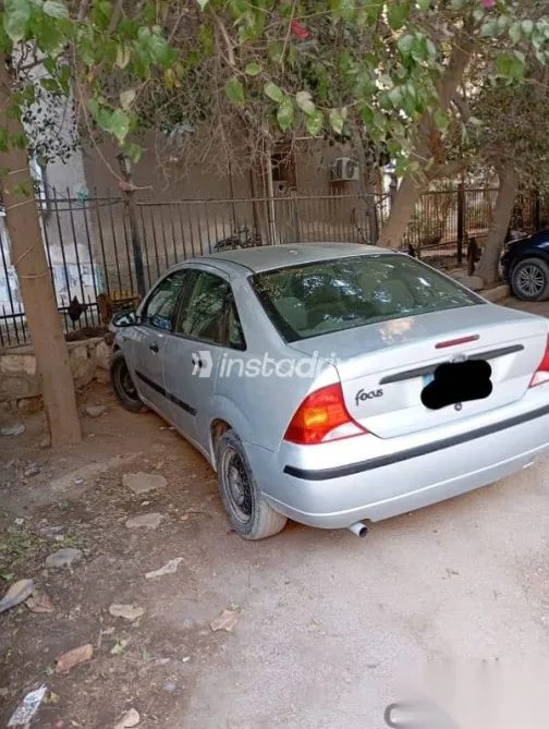 فورد فوكس 2002 رمادي مستعملة للبيع - 1