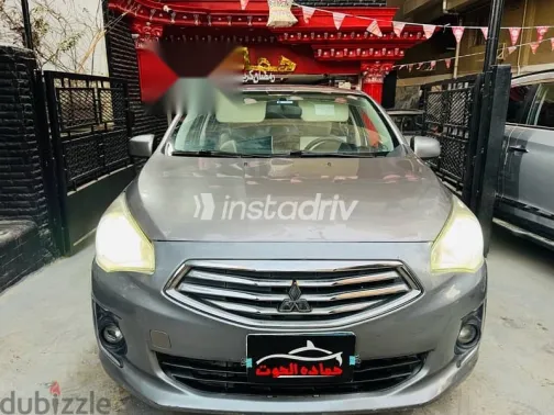 ميتسوبيشي اتراج 2015 رمادي مستعملة للبيع - 1