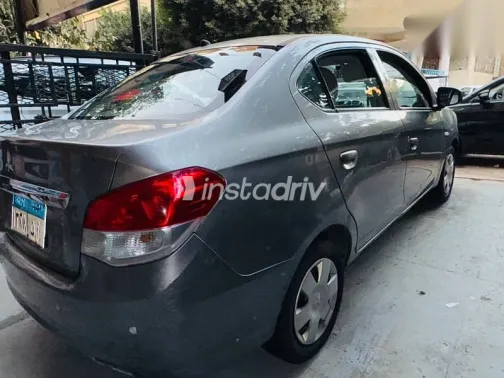 ميتسوبيشي اتراج 2015 رمادي مستعملة للبيع - 3