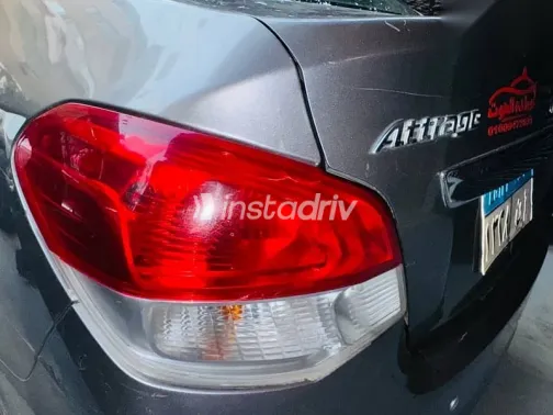 ميتسوبيشي اتراج 2015 رمادي مستعملة للبيع - 6