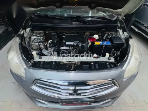 ميتسوبيشي اتراج 2015 رمادي مستعملة للبيع - 7