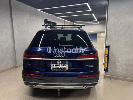 اودي Q7 2021 أزرق غامق مستعملة للبيع - 1