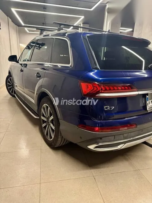 اودي Q7 2021 أزرق غامق مستعملة للبيع - 3