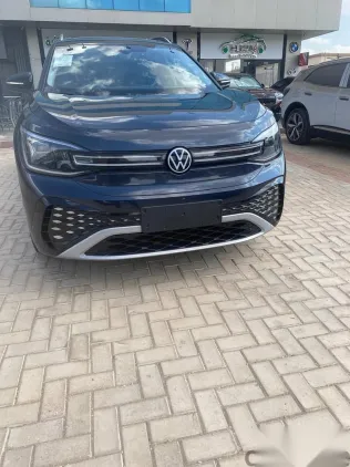 فولكس فاغن اي دي 6 2024 أزرق غامق جديدة للبيع