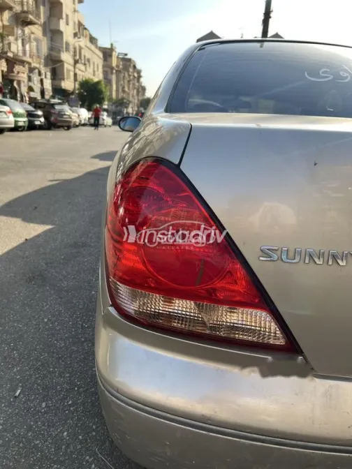 نيسان صنى 2005 ذهبي مستعملة للبيع - 5