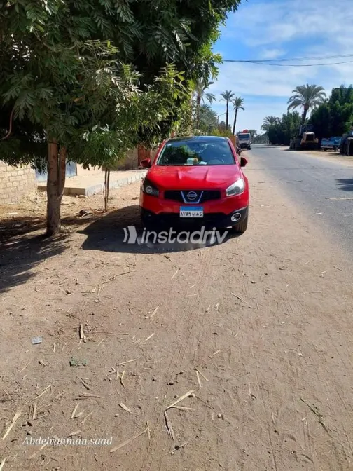 نيسان قشقاي 2012 أحمر مستعملة للبيع - 1