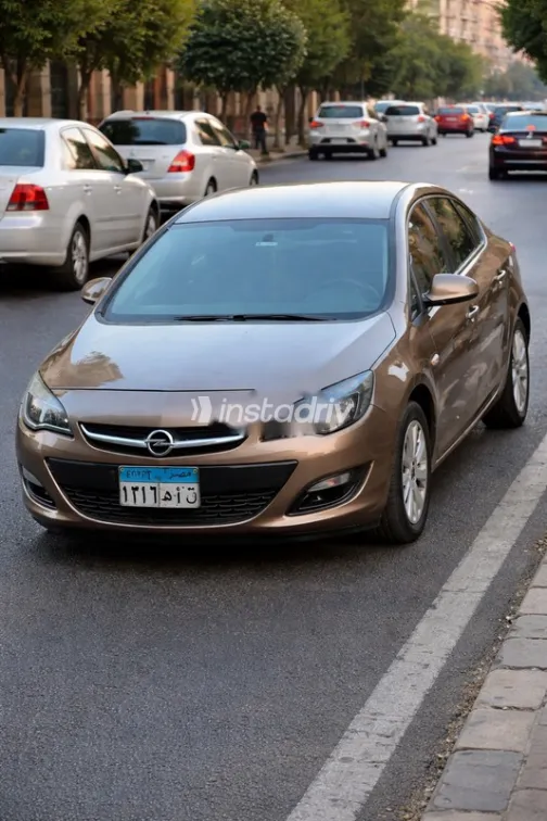 اوبل أسترا 2017 أبيض مستعملة للبيع - 1