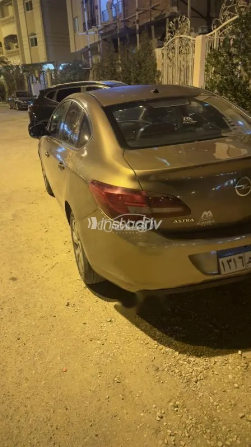 اوبل أسترا 2017 أبيض مستعملة للبيع - 3