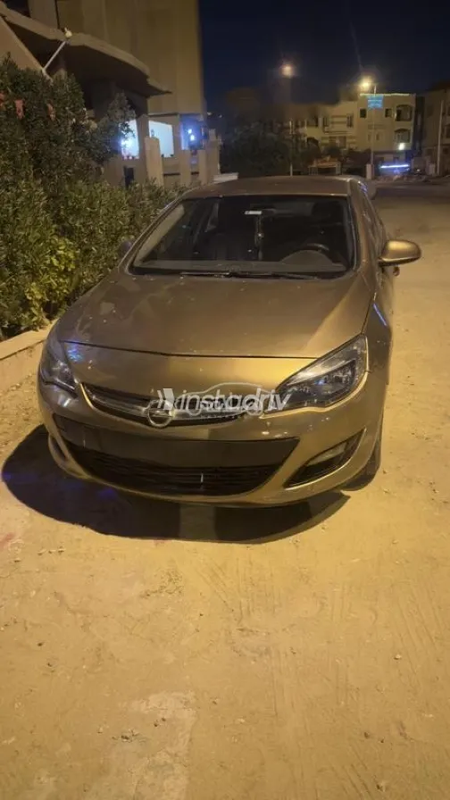 اوبل أسترا 2017 أبيض مستعملة للبيع - 4