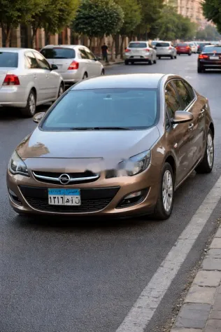 اوبل أسترا 2017 أبيض مستعملة للبيع