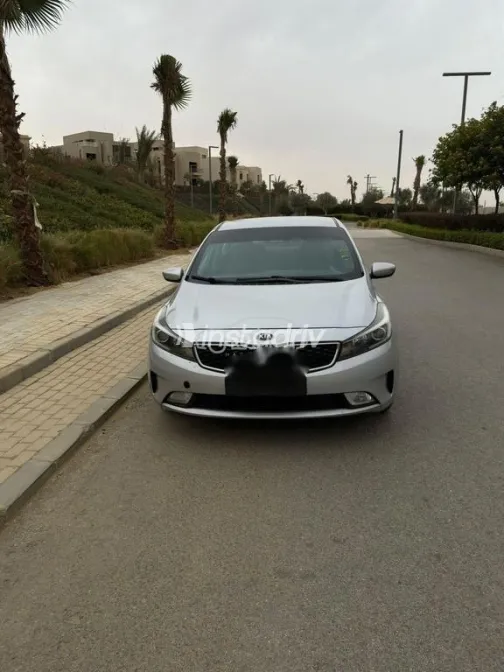 Kia Cerato 2016 Silver Used for Sale - 3