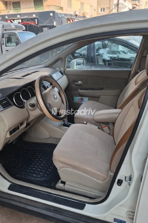 نيسان تيدا 2006 أبيض مستعملة للبيع - 3