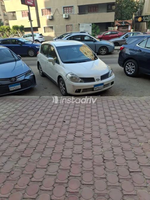 نيسان تيدا 2006 أبيض مستعملة للبيع - 4