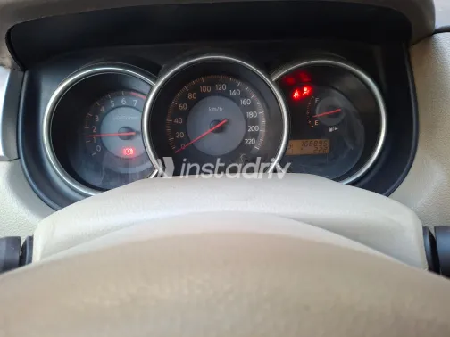 نيسان تيدا 2006 أبيض مستعملة للبيع - 7