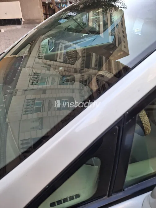 نيسان تيدا 2006 أبيض مستعملة للبيع - 8