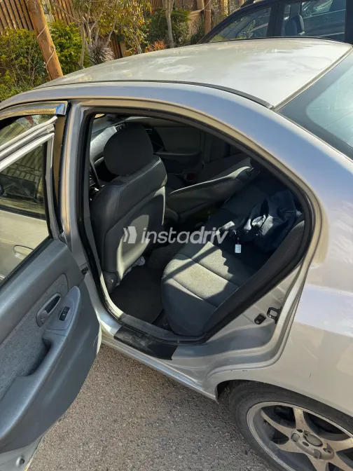 هيونداي افانتي 2005 أبيض مستعملة للبيع - 2