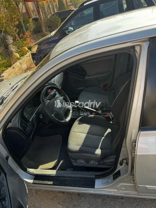 هيونداي افانتي 2005 أبيض مستعملة للبيع - 10