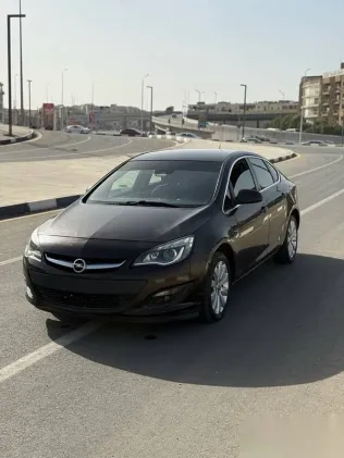 اوبل أسترا 2018 بني مستعملة للبيع